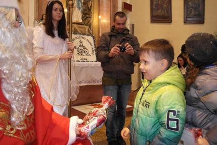 Mikuláš na detskej sv. omši Mikuláš na detskej sv. omši