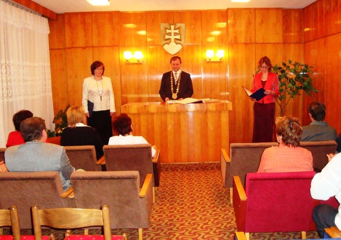 Fotogaléria Prijatie 50-ročných jubilantov za r.2008 u starostu obce (19) Prijatie 50-ročných jubilantov za r.2008 u starostu obce