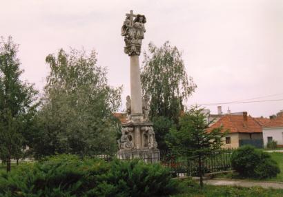 Stĺp Najsv. Trojice - čelný pohľad Stĺp Najsv. Trojice - čelný pohľad