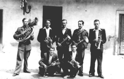 Kapela mladých muzikantov z r. 1947 Kapela mladých muzikantov z r. 1947